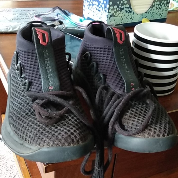 Adidas Dame 4 youth size 5 - Picture 4 of 4